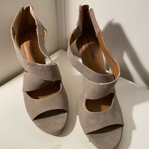 grey suede high heels - Picture 3 of 3